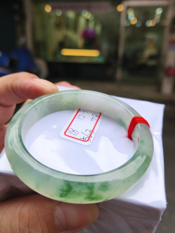 天然緬甸玉A貨｜放光玻璃種飄綠花｜正圈手鐲