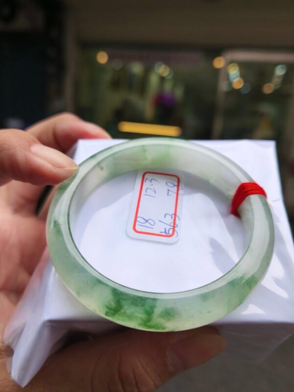 天然緬甸玉A貨｜放光玻璃種飄綠花｜正圈手鐲