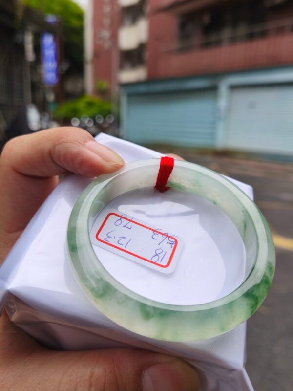天然緬甸玉A貨｜放光玻璃種飄綠花｜正圈手鐲