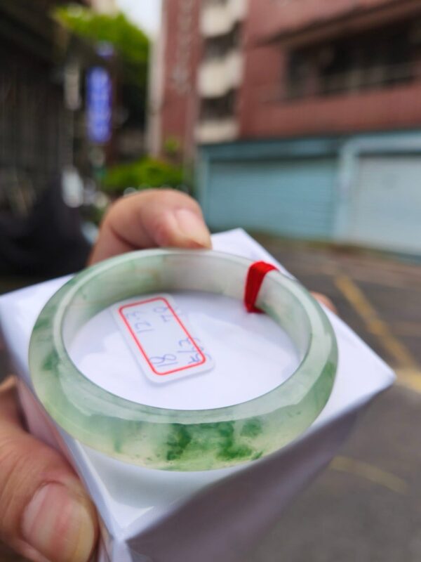 天然緬甸玉A貨｜放光玻璃種飄綠花｜正圈手鐲