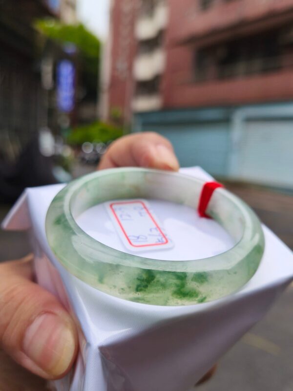 天然緬甸玉A貨｜放光玻璃種飄綠花｜正圈手鐲