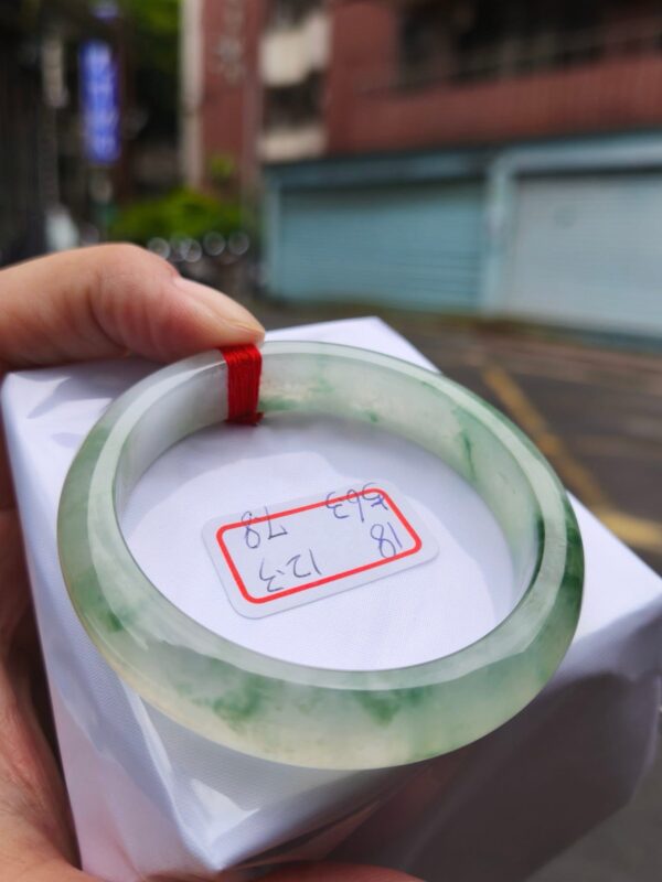 天然緬甸玉A貨｜放光玻璃種飄綠花｜正圈手鐲