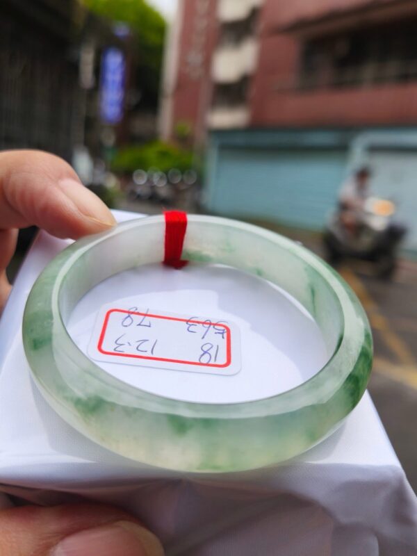 天然緬甸玉A貨｜放光玻璃種飄綠花｜正圈手鐲