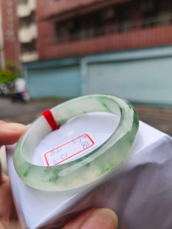 天然緬甸玉A貨｜放光玻璃種飄綠花｜正圈手鐲