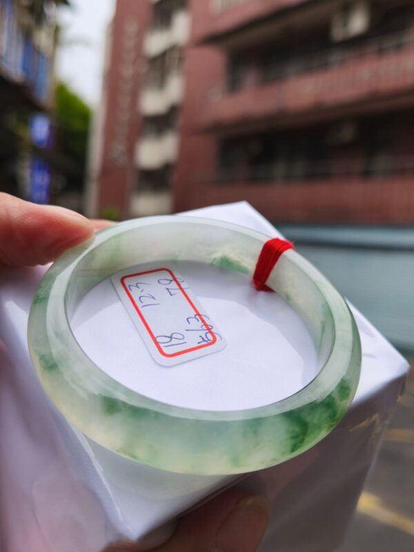 天然緬甸玉A貨｜放光玻璃種飄綠花｜正圈手鐲