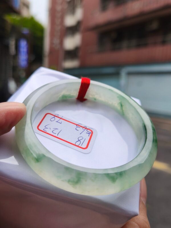天然緬甸玉A貨｜放光玻璃種飄綠花｜正圈手鐲