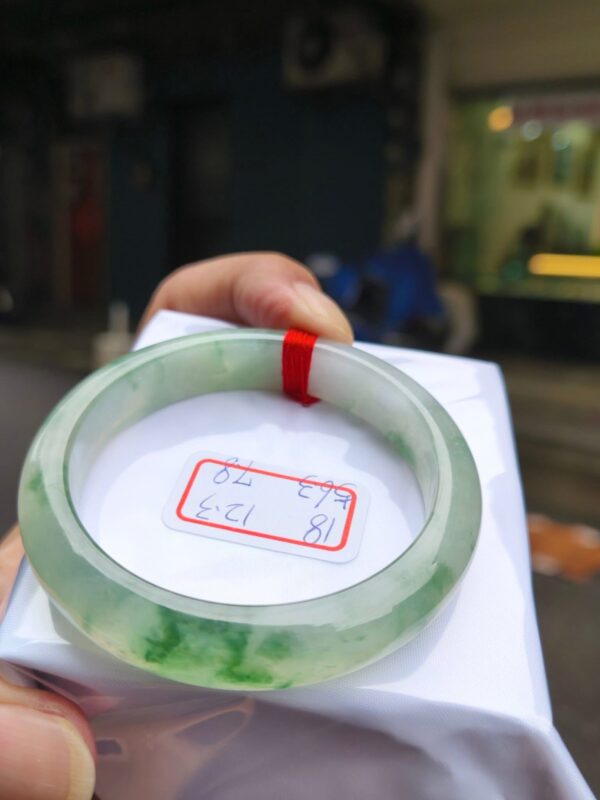 天然緬甸玉A貨｜放光玻璃種飄綠花｜正圈手鐲
