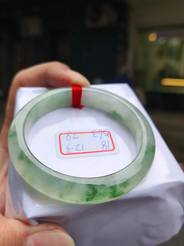天然緬甸玉A貨｜放光玻璃種飄綠花｜正圈手鐲