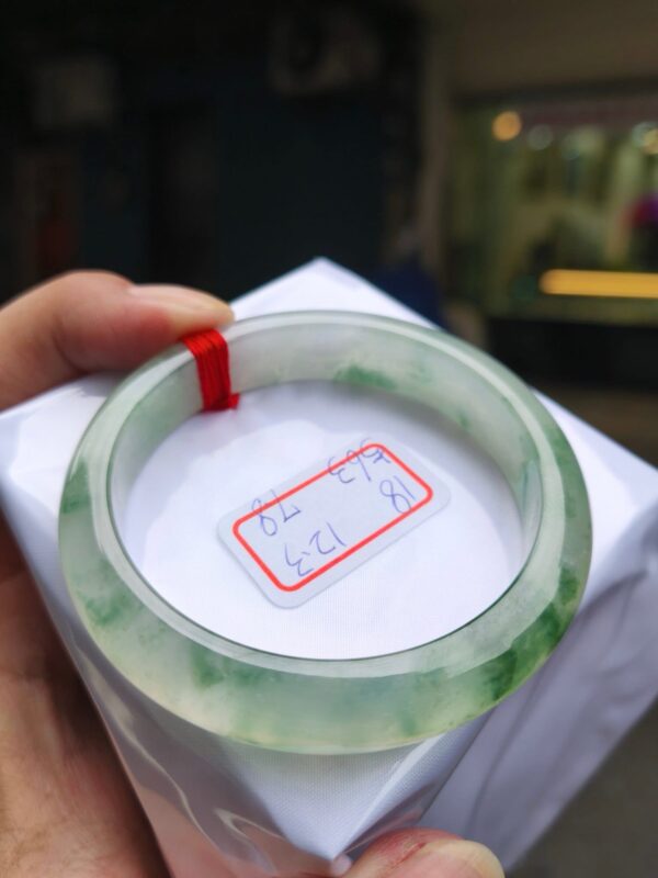 天然緬甸玉A貨｜放光玻璃種飄綠花｜正圈手鐲