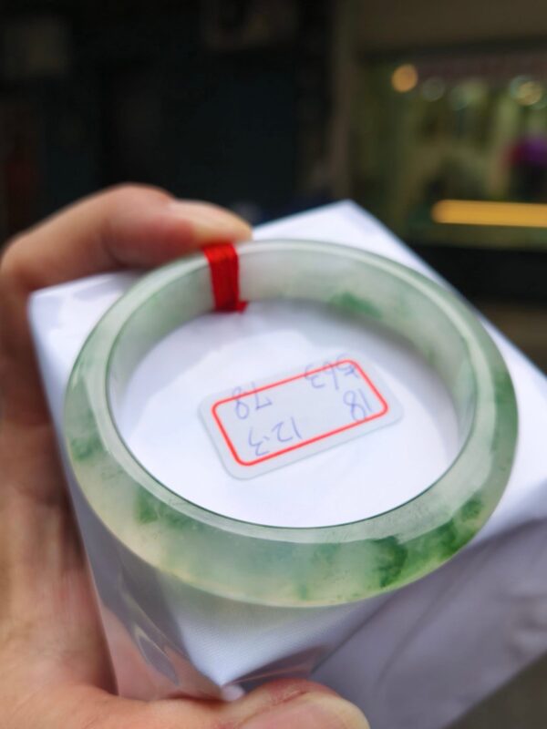 天然緬甸玉A貨｜放光玻璃種飄綠花｜正圈手鐲