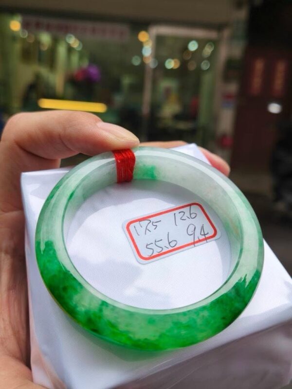 天然緬甸玉A貨｜冰透飄辣陽綠｜正圈厚庄手鐲