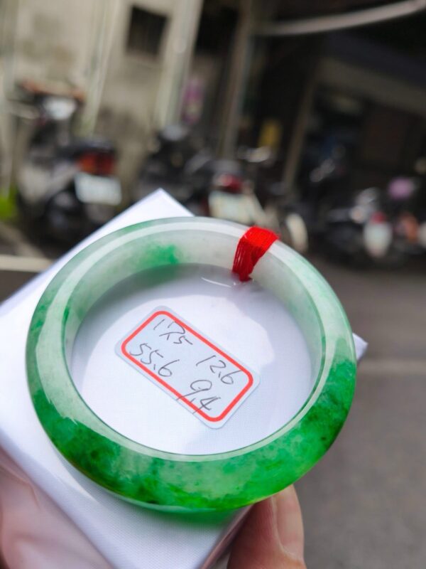 天然緬甸玉A貨｜冰透飄辣陽綠｜正圈厚庄手鐲