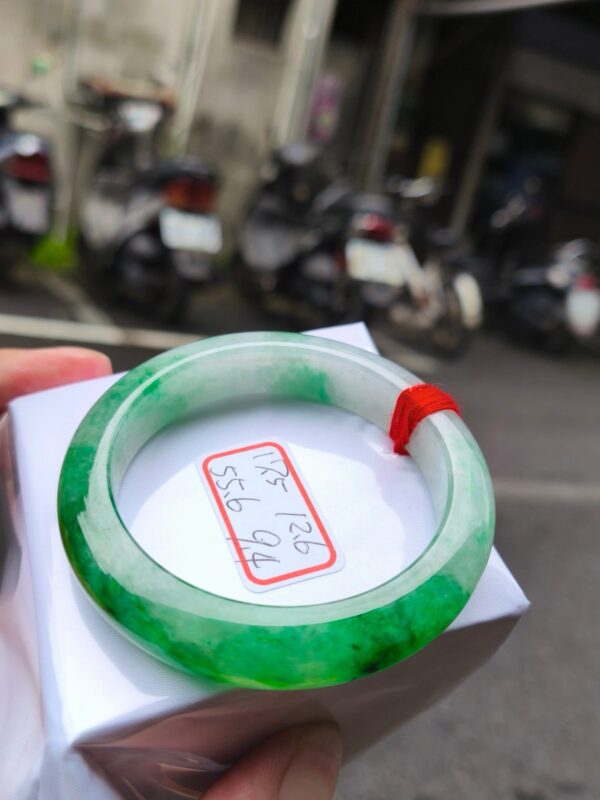天然緬甸玉A貨｜冰透飄辣陽綠｜正圈厚庄手鐲