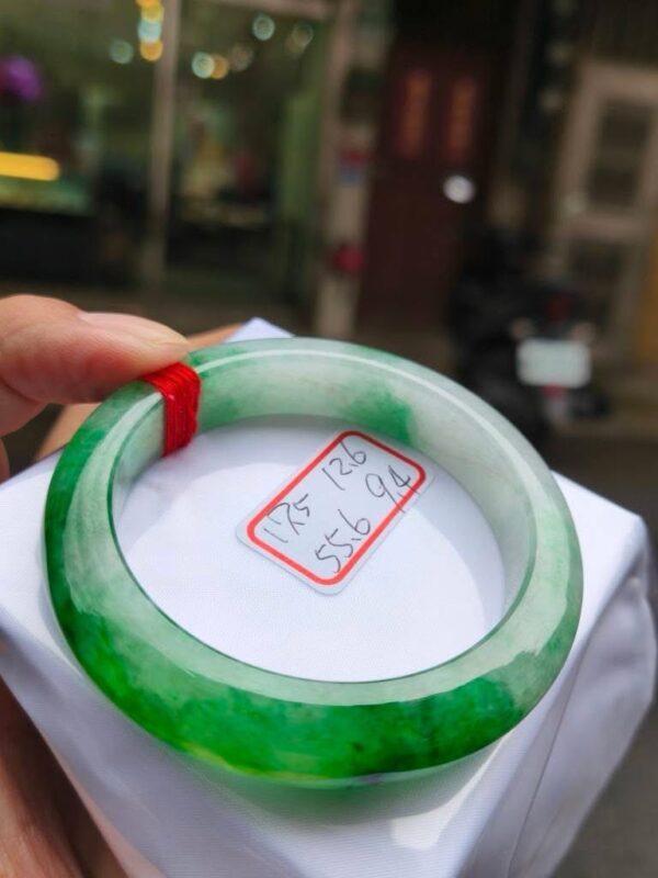 天然緬甸玉A貨｜冰透飄辣陽綠｜正圈厚庄手鐲