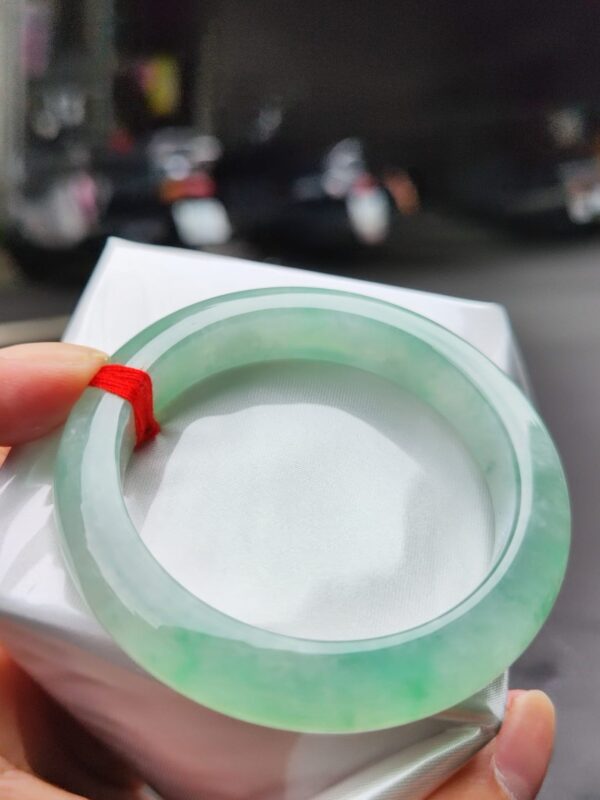 天然緬甸玉A貨《冰種》飄陽綠厚庄手鐲