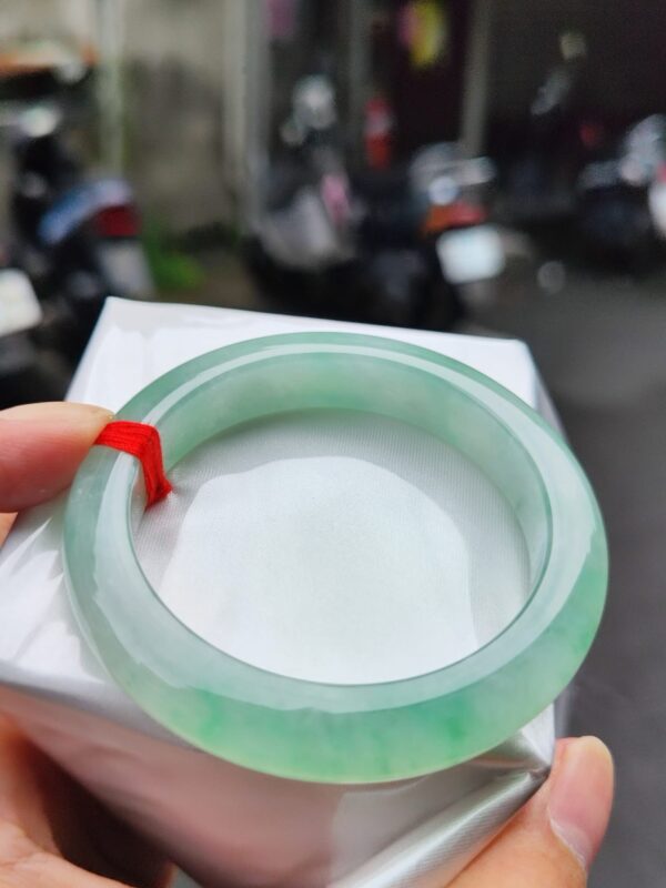 天然緬甸玉A貨《冰種》飄陽綠厚庄手鐲
