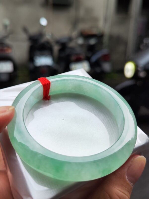 天然緬甸玉A貨《冰種》飄陽綠厚庄手鐲