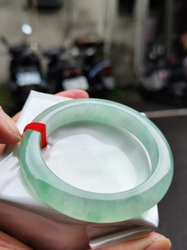 天然緬甸玉A貨《冰種》飄陽綠厚庄手鐲