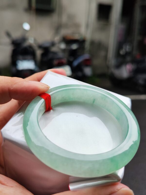 天然緬甸玉A貨《冰種》飄陽綠厚庄手鐲
