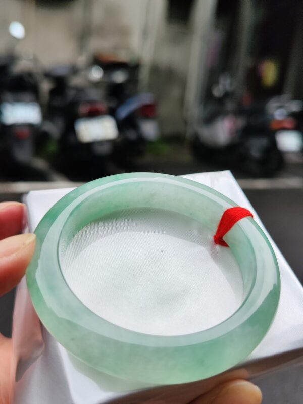 天然緬甸玉A貨《冰種》飄陽綠厚庄手鐲