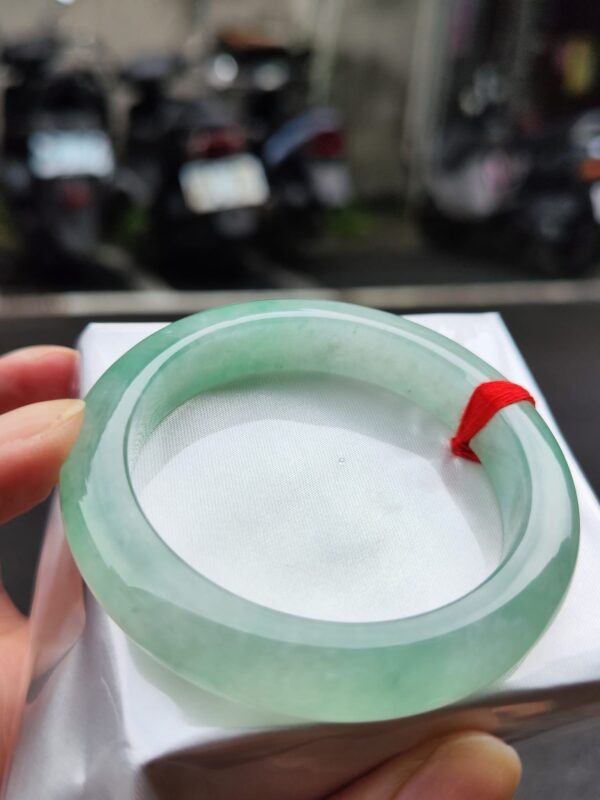 天然緬甸玉A貨《冰種》飄陽綠厚庄手鐲