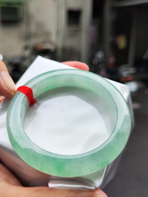 天然緬甸玉A貨《冰種》飄陽綠厚庄手鐲