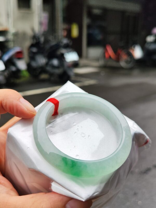天然緬甸玉 A 貨｜冰種飄陽綠正圈厚庄手鐲