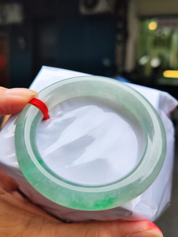 天然緬甸玉 A 貨｜頂級放光玻璃種 圓骨胖胖鐲（正圈厚庄）