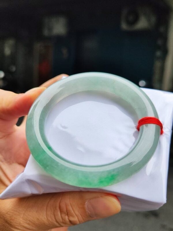 天然緬甸玉 A 貨｜頂級放光玻璃種 圓骨胖胖鐲（正圈厚庄）