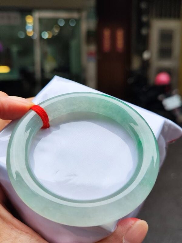 天然緬甸玉 A 貨｜頂級放光玻璃種 圓骨胖胖鐲（正圈厚庄）