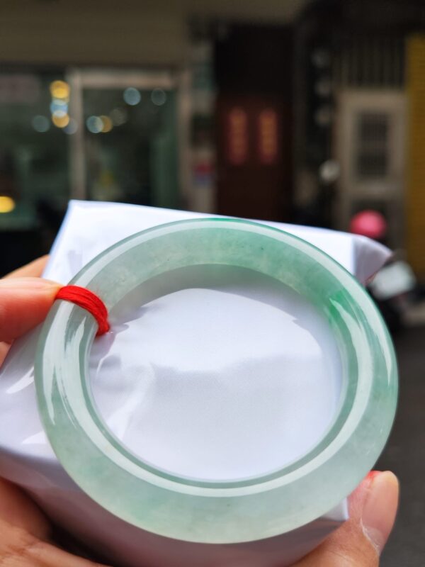 天然緬甸玉 A 貨｜頂級放光玻璃種 圓骨胖胖鐲（正圈厚庄）