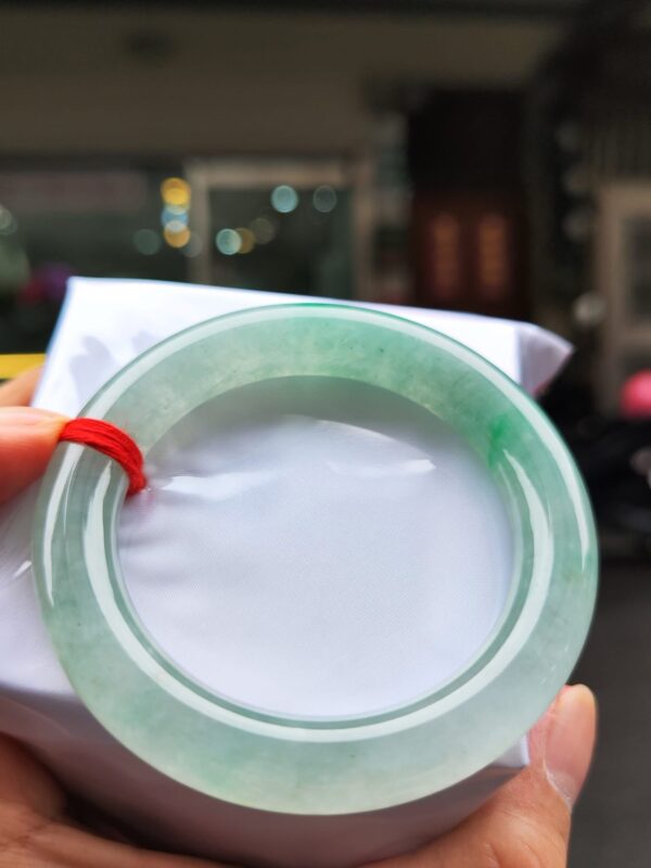 天然緬甸玉 A 貨｜頂級放光玻璃種 圓骨胖胖鐲（正圈厚庄）