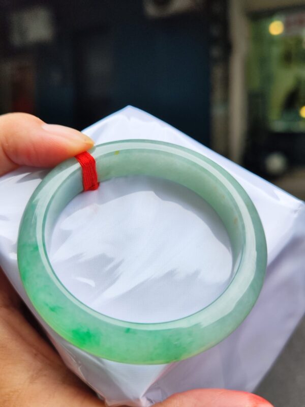 天然緬甸玉A貨 飄陽綠正圈厚庄手鐲