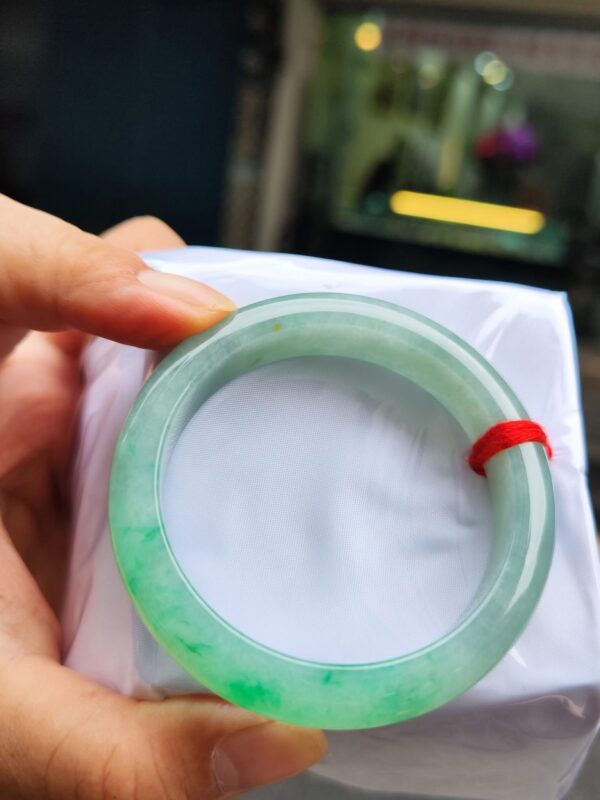 天然緬甸玉A貨 飄陽綠正圈厚庄手鐲