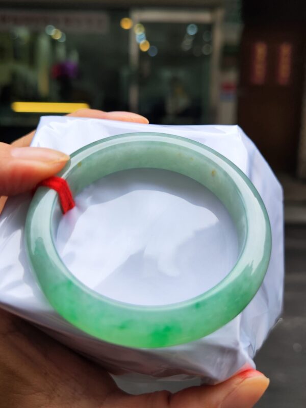 天然緬甸玉A貨 飄陽綠正圈厚庄手鐲