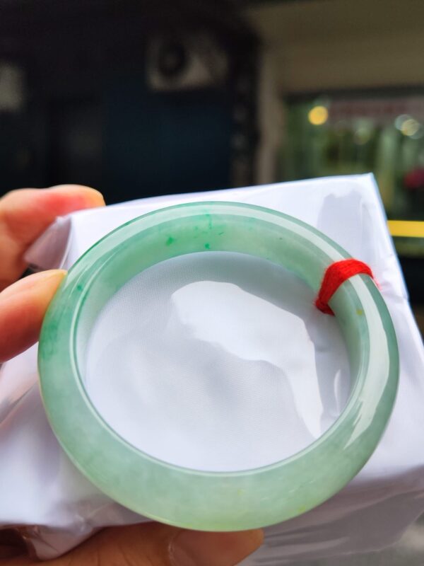 天然緬甸玉A貨 飄陽綠正圈厚庄手鐲