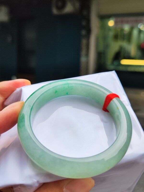 天然緬甸玉A貨 飄陽綠正圈厚庄手鐲