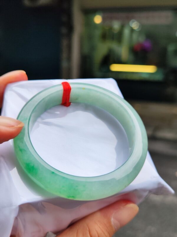 天然緬甸玉A貨 飄陽綠正圈厚庄手鐲