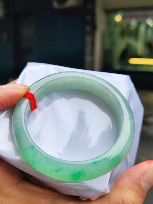 天然緬甸玉A貨 飄陽綠正圈厚庄手鐲