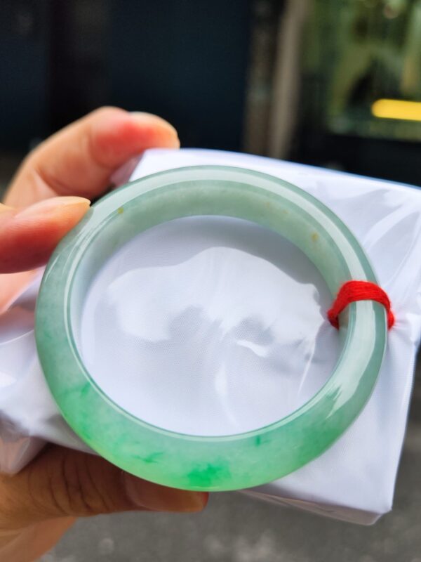 天然緬甸玉A貨 飄陽綠正圈厚庄手鐲