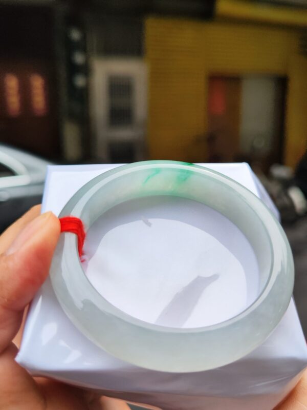 天然緬甸玉A貨【冰種】飄陽綠正圈厚庄手鐲