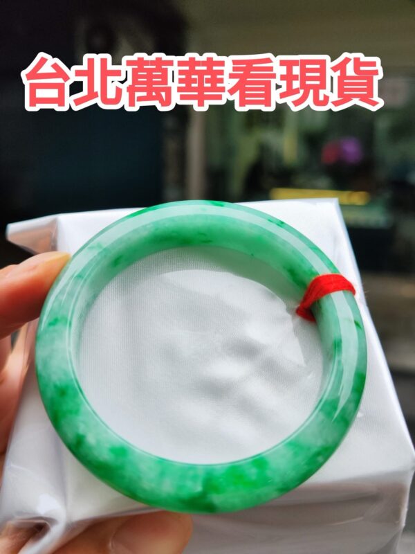 天然緬甸玉A貨｜滿陽綠飄花 正圈手鐲