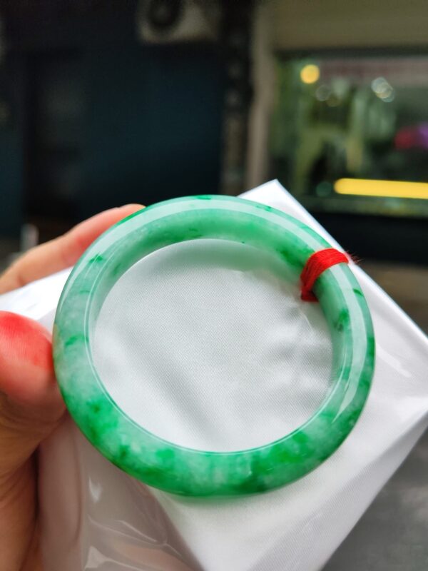 天然緬甸玉A貨｜滿陽綠飄花 正圈手鐲