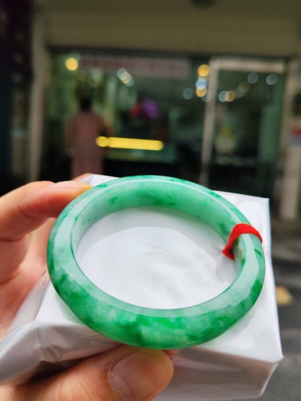 天然緬甸玉A貨｜滿陽綠飄花 正圈手鐲