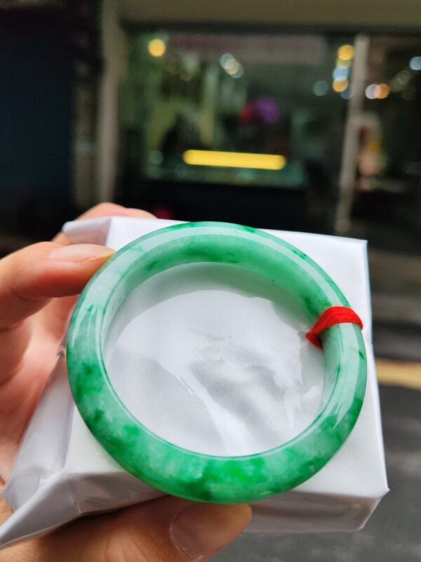 天然緬甸玉A貨｜滿陽綠飄花 正圈手鐲