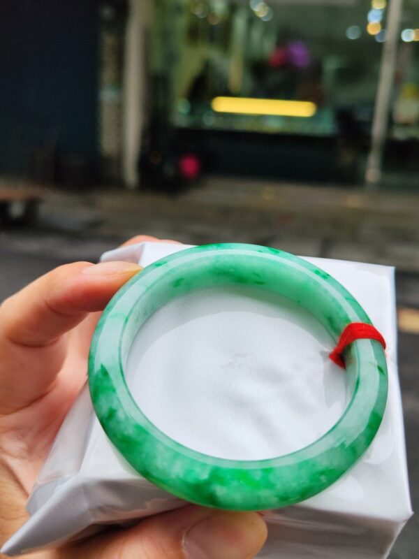 天然緬甸玉A貨｜滿陽綠飄花 正圈手鐲