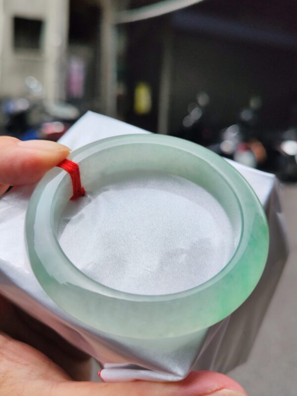 天然緬甸玉A貨｜冰種 飄陽綠 正圈厚庄手鐲