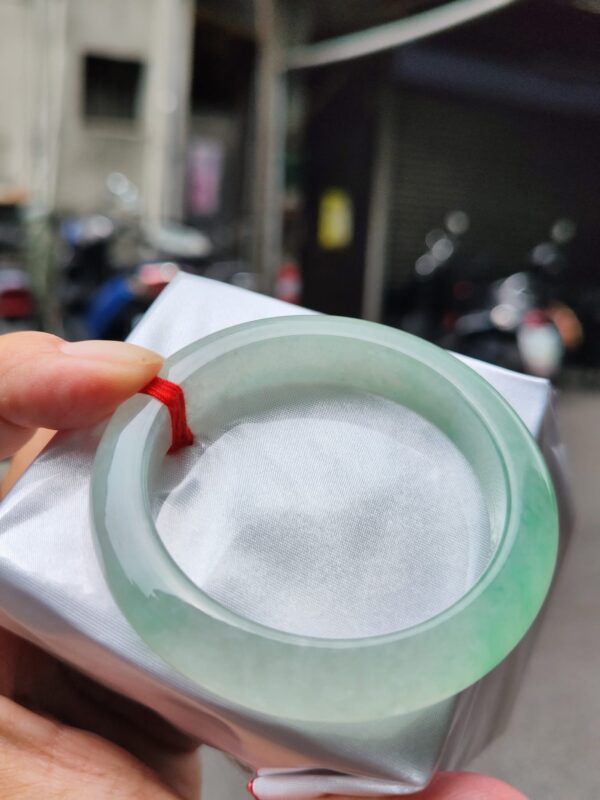天然緬甸玉A貨｜冰種 飄陽綠 正圈厚庄手鐲