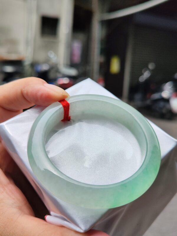 天然緬甸玉A貨｜冰種 飄陽綠 正圈厚庄手鐲