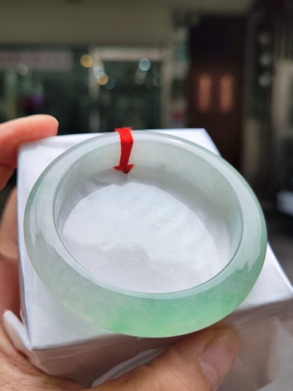 天然緬甸玉A貨｜冰種 飄陽綠 正圈厚庄手鐲